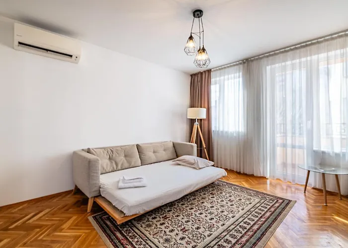 очарователен до морската градина