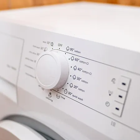 очарователен до морската градина アパート ヴァルナ