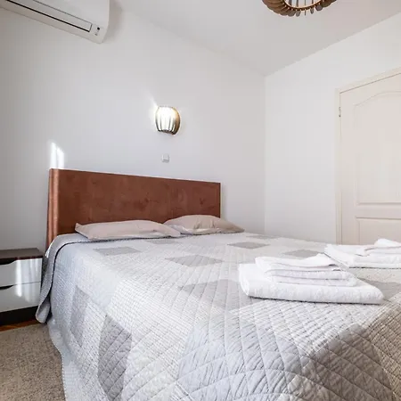 очарователен до морската градина アパート