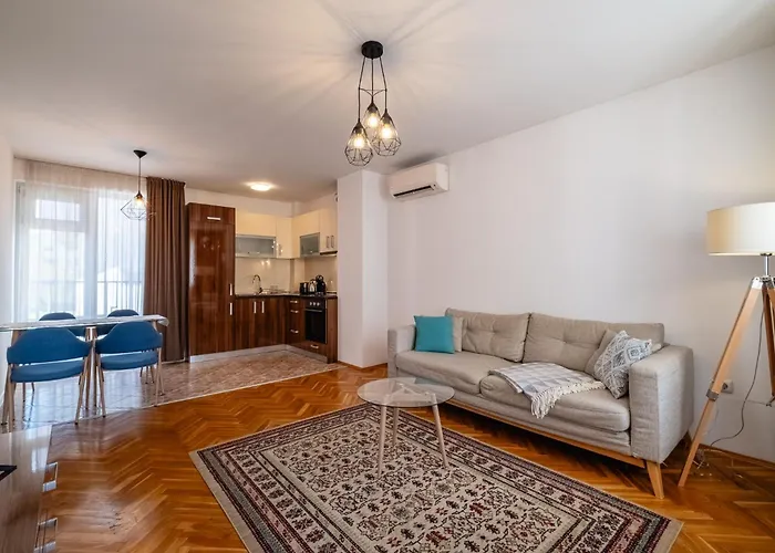 очарователен до морската градина